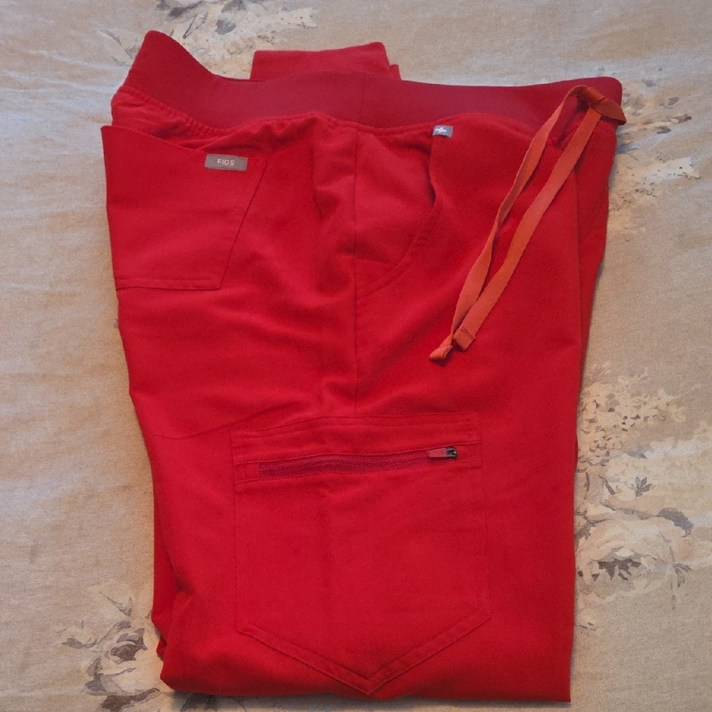 Figs Vivid Red Scrub Ensemble - Picture 2 of 6